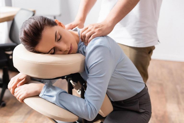 Massage assis pour les parents et soignants